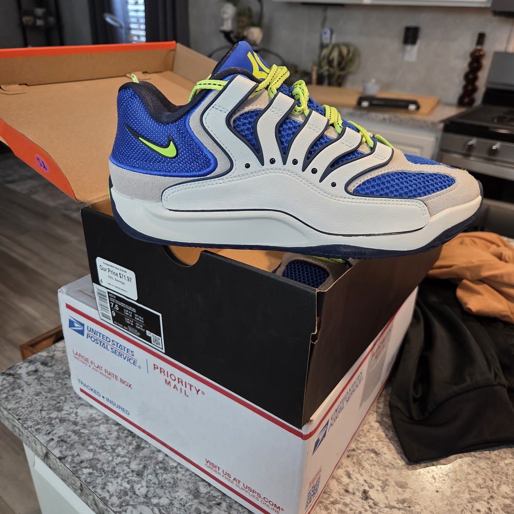 New Nike KD Blue Sneakers with Neon Accents Sz 9 Women / 7.5 Mens - Picture 2 of 7